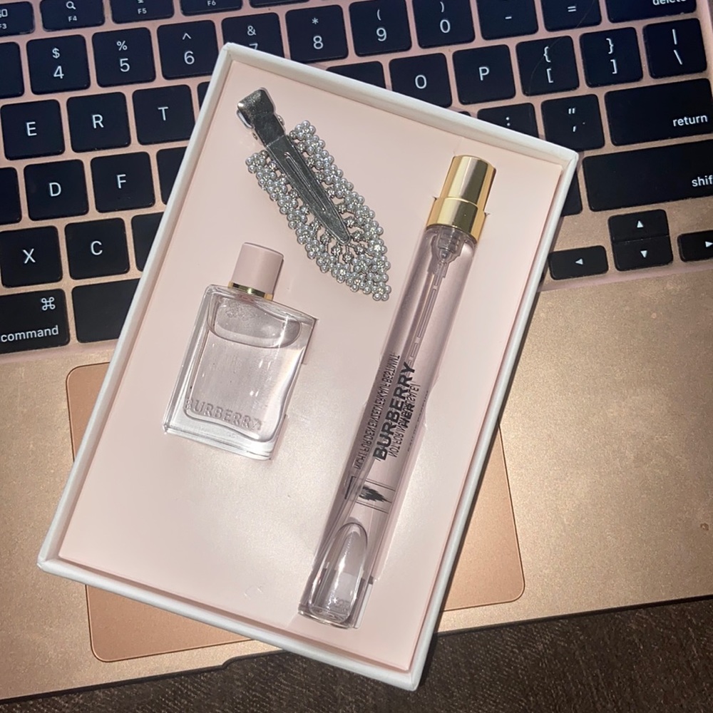BURBERRY PARFUME SAMPLE SET SOLD OUT!